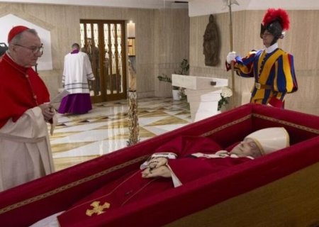 Papa Francisco será velado e sepultado no sábado, diz Vaticano