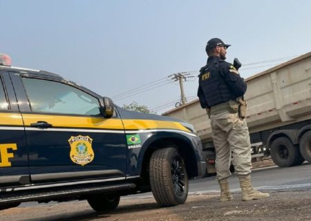 Caminhoneiro embriagado é preso após tentar agredir PRFs na BR-163, na Capital