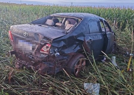 Mulher é ejetada de veículo e morre durante capotamento na BR-376, em Ivinhema